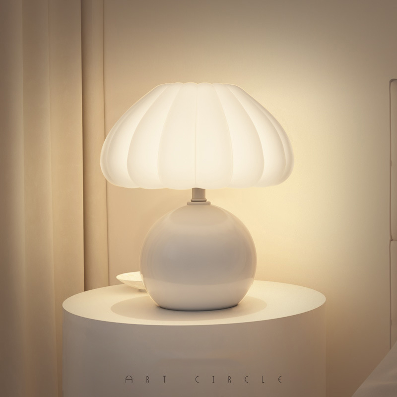 Mushroom Table Lamp - Прикроватный столик в кремовом стиле, лампа
